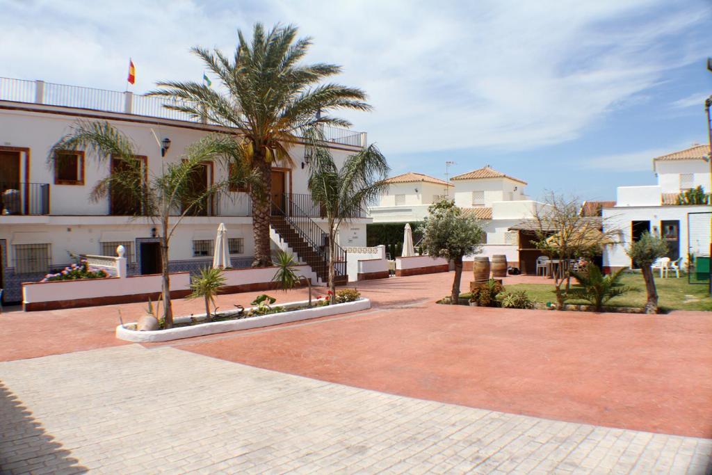 Apartamentos La Palmera Conil De La Frontera Exterior foto